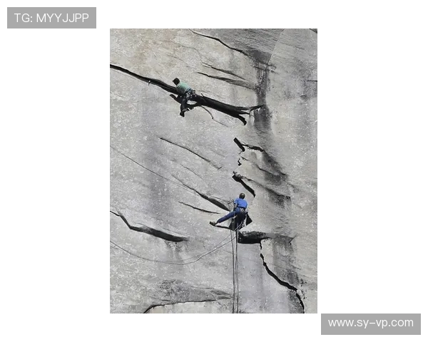 滑板装备选购指南：如何选择适合的攀岩绳和配件