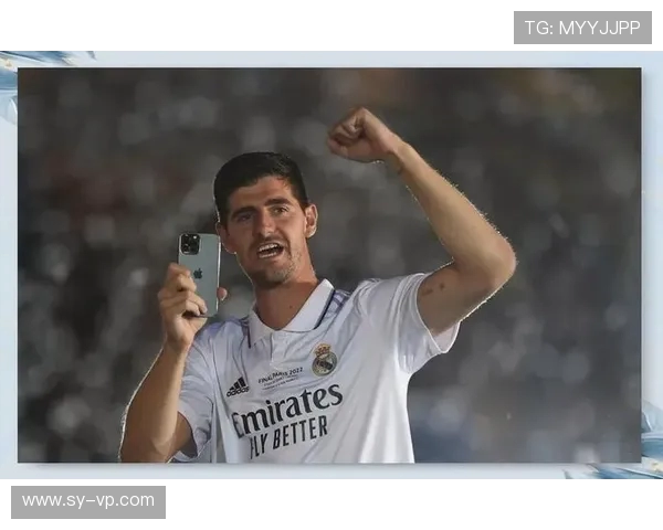 库尔图瓦的守门传奇与足球世界的辉煌瞬间解析 库尔图瓦的守门传奇与足球世界的辉煌瞬间解析