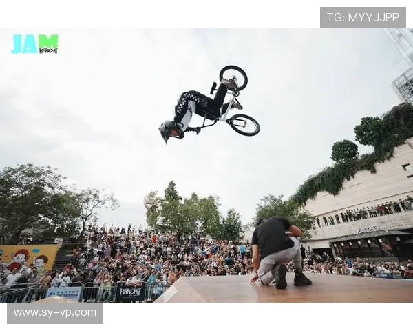 极限运动嘉年华回顾北京滑板队默契配合展现团队精神与竞技魅力